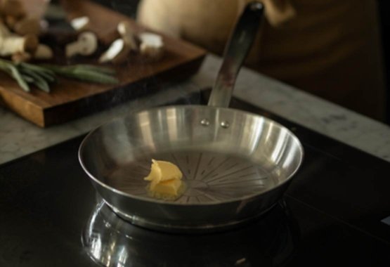 Cooking with uncoated stainless steel pans