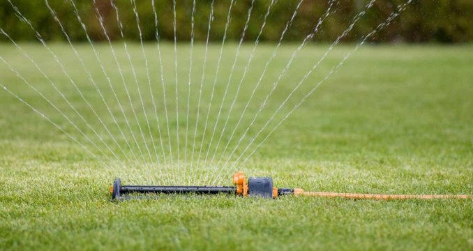 Lawn Sprinkler Irrigation Garden Watering Yard Spray Head New Spike Hose 